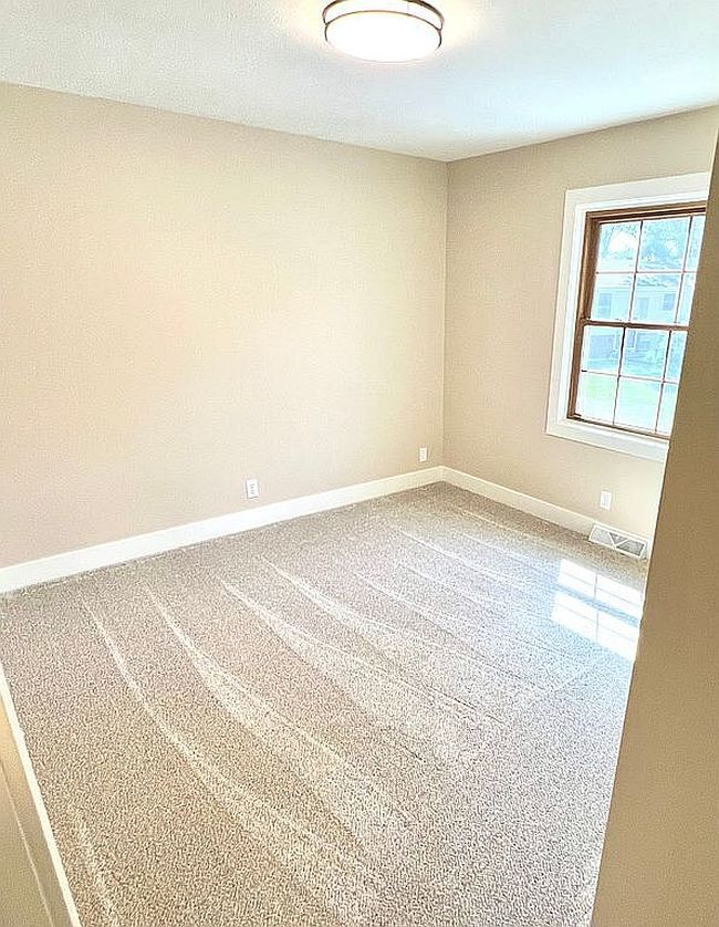 Photo of 14404 Cedar Cir, Omaha, NE