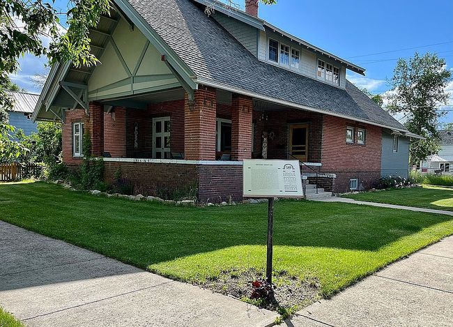 Photo of 316 8th Ave S