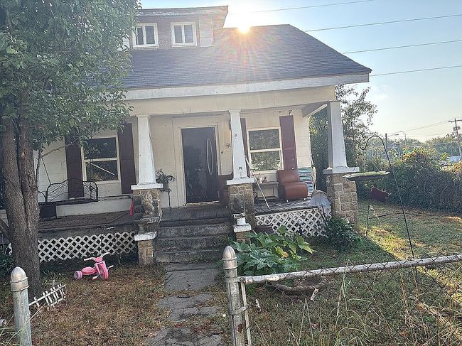 Photo of 1510 N Farmer Ave