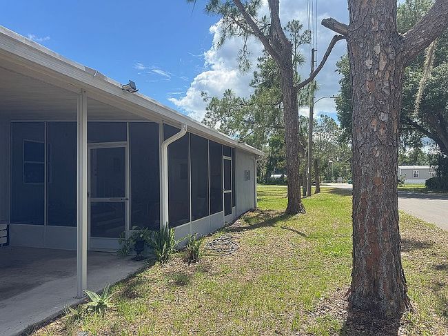 Photo of 830 Michigan St, Wildwood, FL