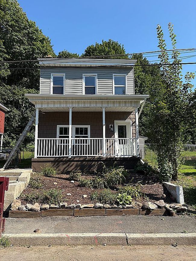 Photo of 177 Railroad St, Schuylkill Haven, PA