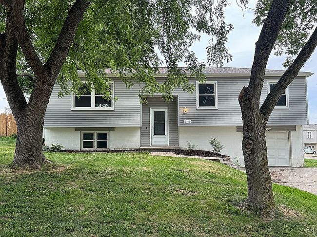 Photo of 1100 N 3rd St, Springfield, NE