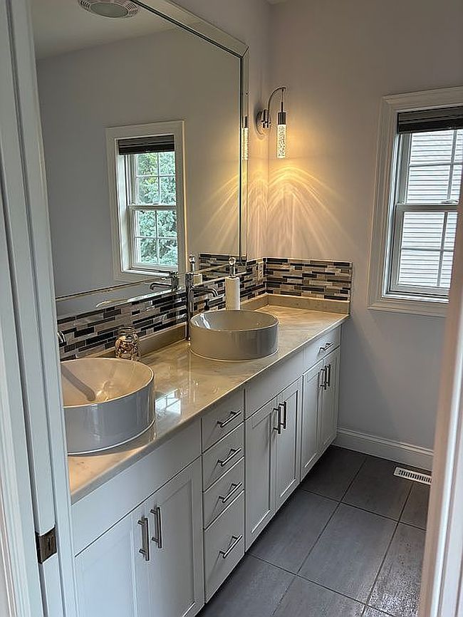 Photo of 30 Logan Ln, Lancaster, NY