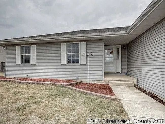 Photo of 1013 Fox Run, Villa Grove, IL