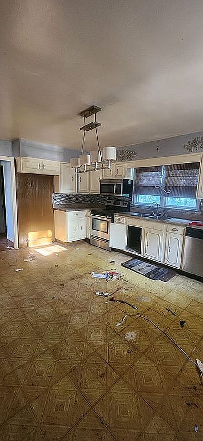 Image of 2100 Middle Ln