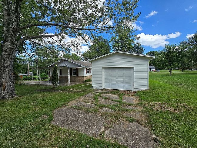 Photo of 1001 E Benton Ave, Ava, MO
