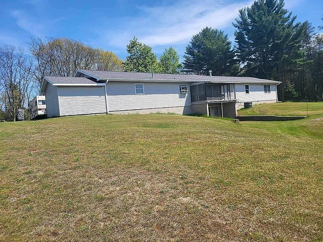 Photo of 570 Forest Rd, Oscoda, MI