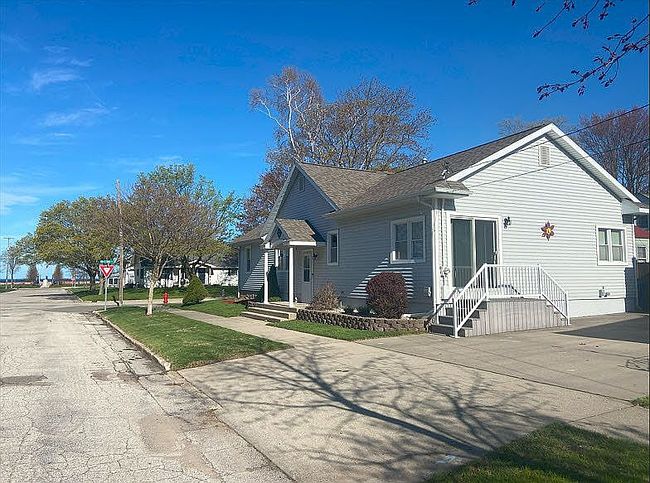 Image of 402 N Park St