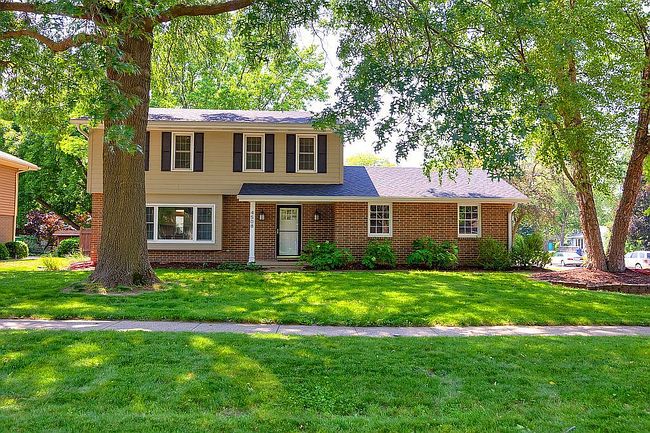 Photo of 4508 62nd St, Urbandale, IA