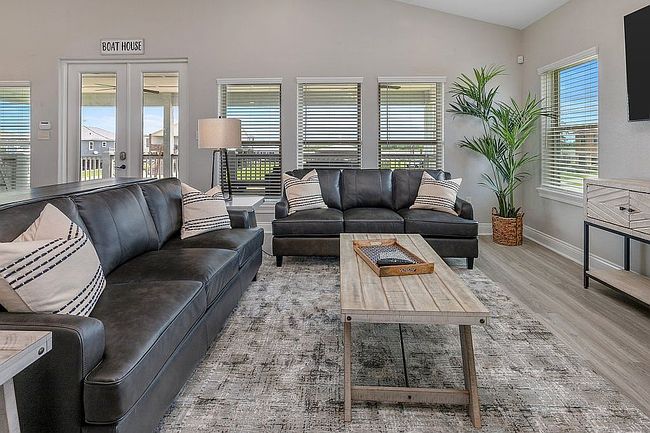 Image of 401 N Riverside Ct