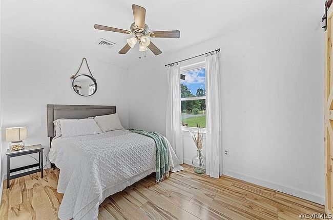 Image of 21116 Leonard Dr