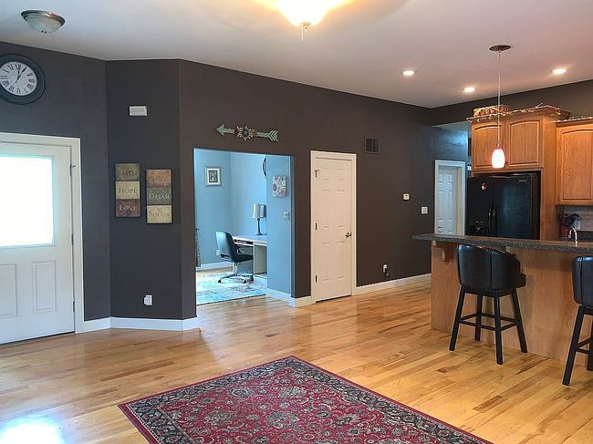 Image of 300 Village Ln