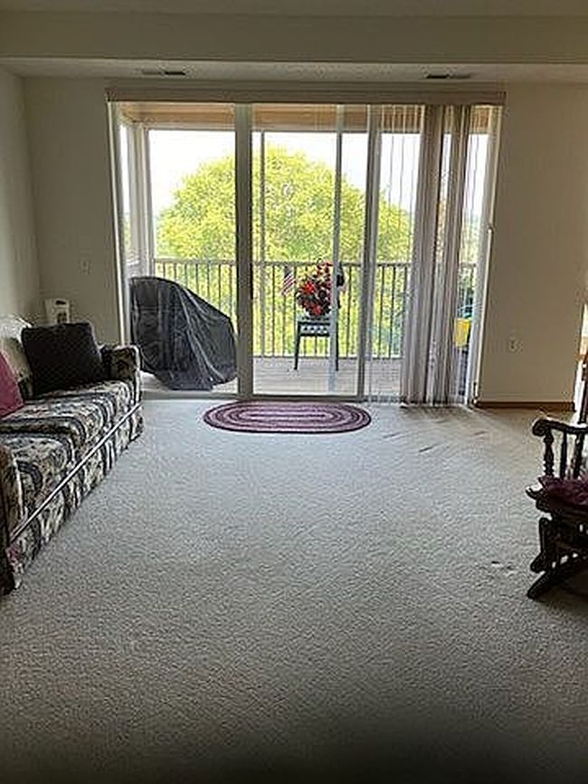 Photo of 15001 Burnhaven Dr #315, Burnsville, MN
