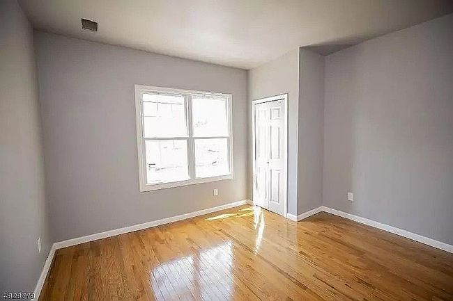 Image of 399 E 28th St