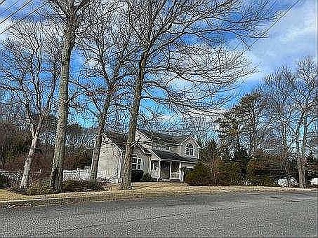 Photo of 6 1st Ave, Holtsville, NY