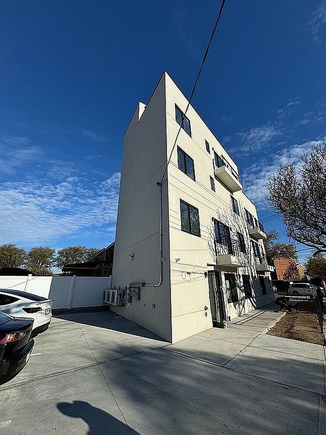 Image of 664 Shepherd Ave