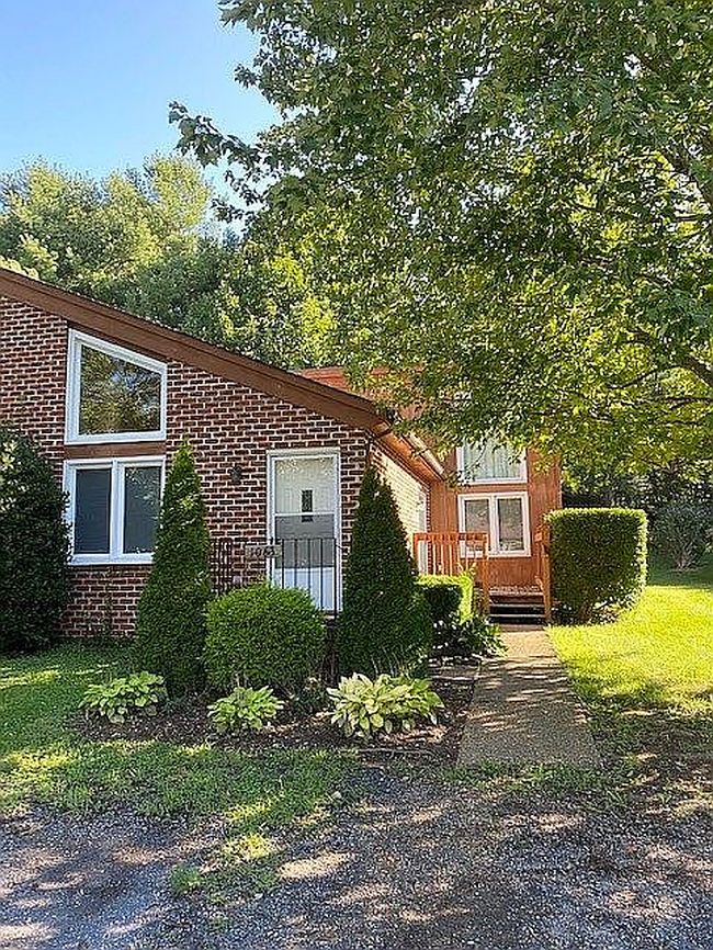 Photo of 1063 Rosedale Dr, Rockingham, VA
