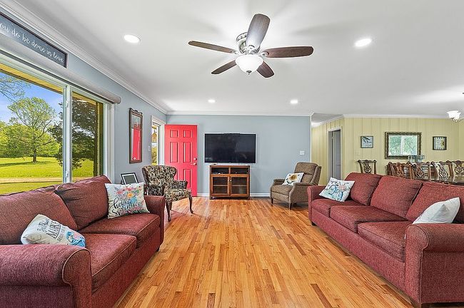 Image of 15599 Thompson Ln