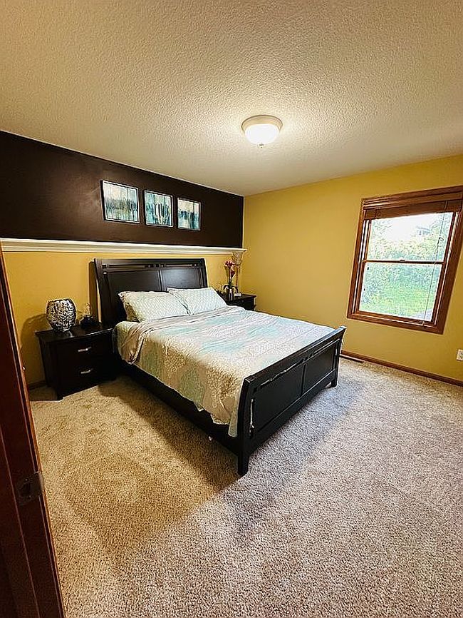 Photo of 15420 Plumstone Dr, Eden Prairie, MN