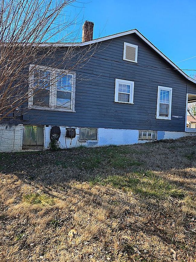 Image of 409 Garrou Ave Se