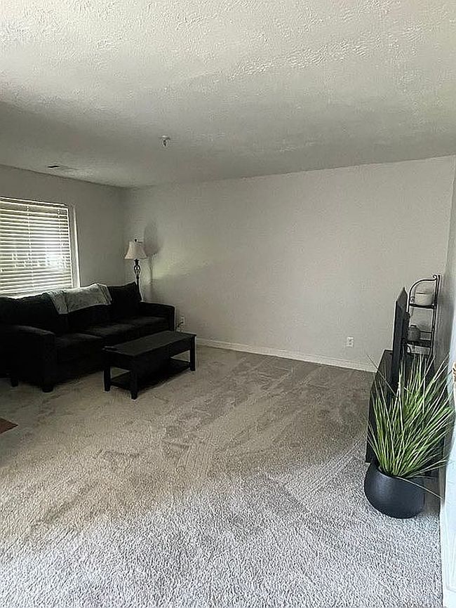 Additional photo 2 of property located at 421 Redding Rd Apt 39