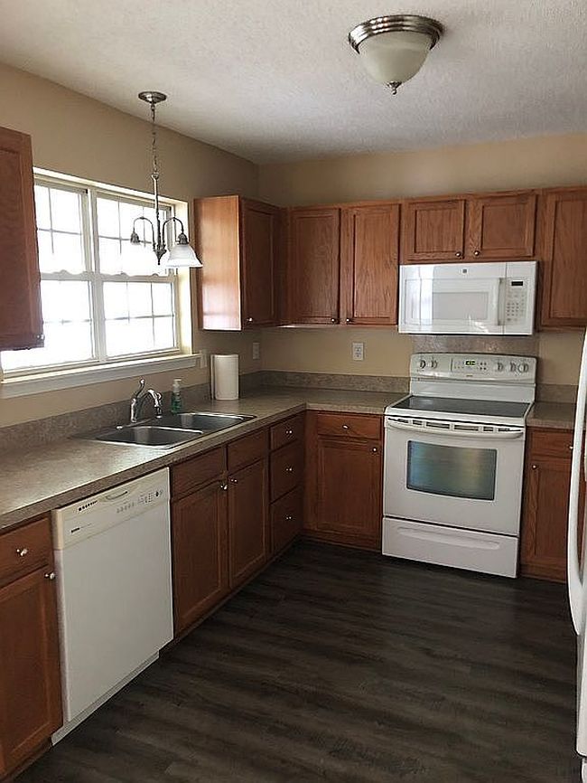 Additional photo 3 of property located at 2572 Governors Pointe Ct Ne