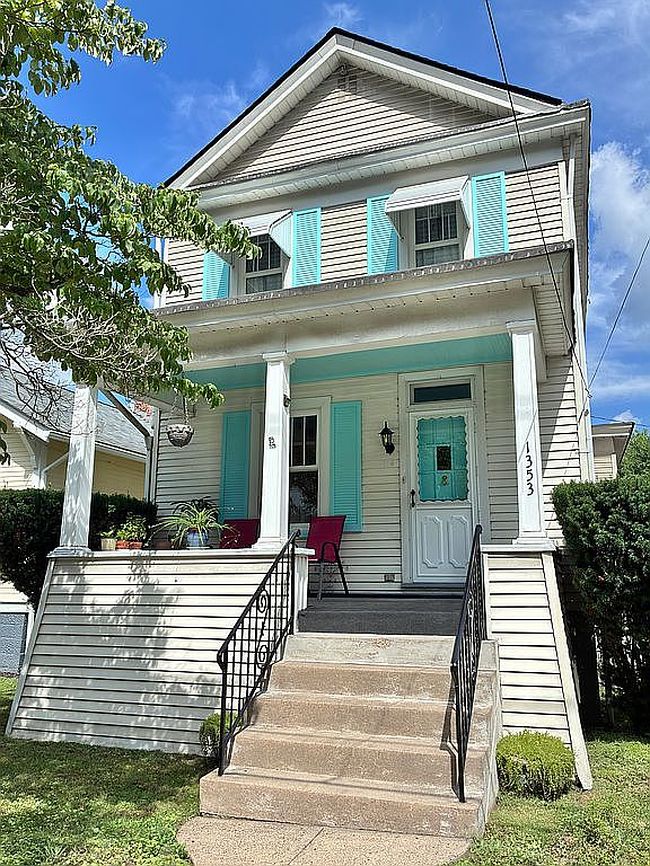 Photo of 1353 Valley View Ave