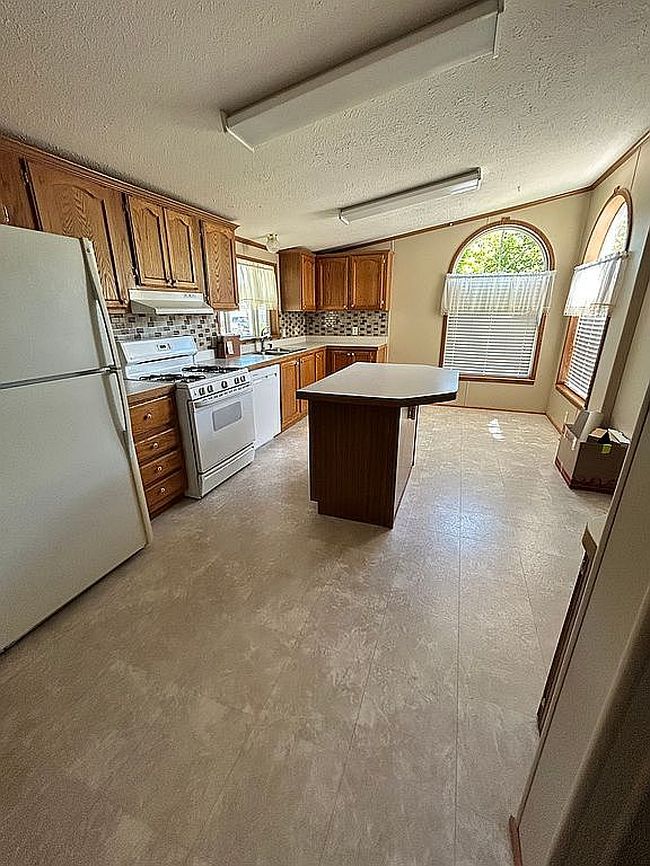 Photo of 1662 Goldenrod, Saginaw, MI