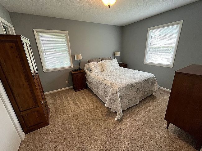 Photo of 901 30th St, West Des Moines, IA