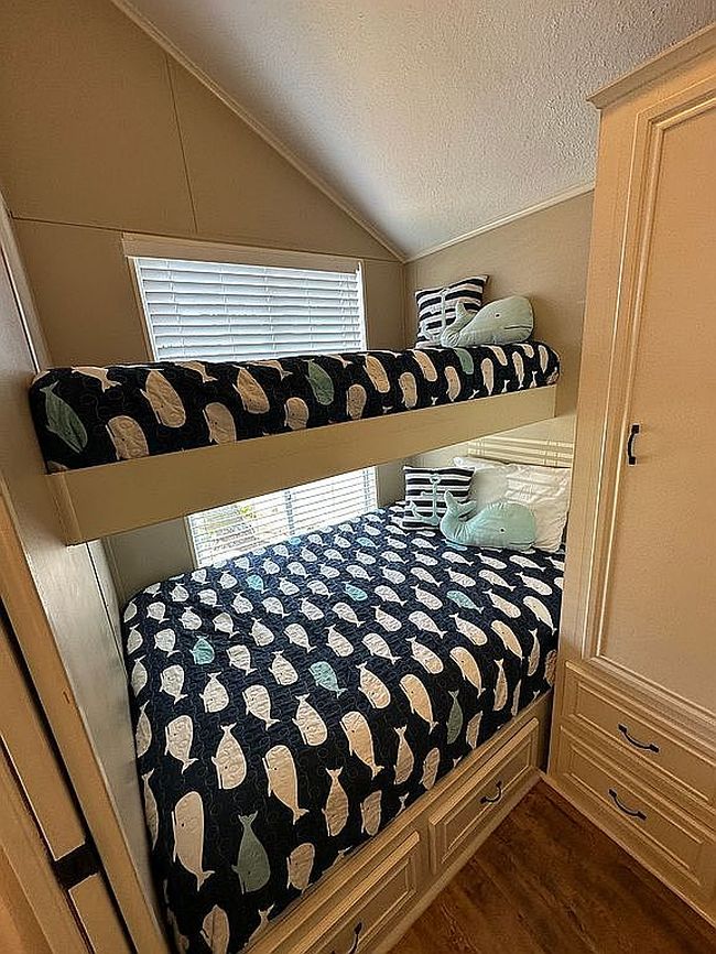 Additional photo 3 of property located at 1219 Thomas Dr #166