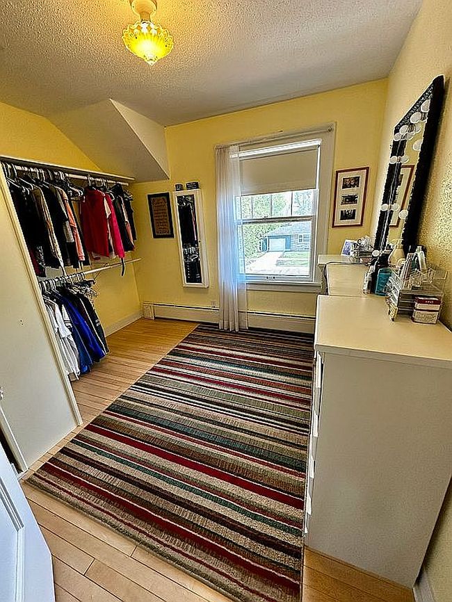 Image of 404 2nd Ave Ne