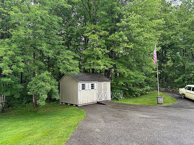 Photo of 882 East Rd, Bennington, VT