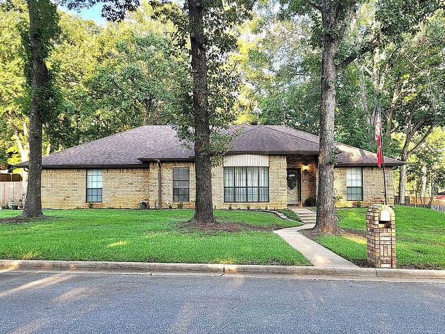 Photo of 504 Brookhollow Dr, White Oak, TX
