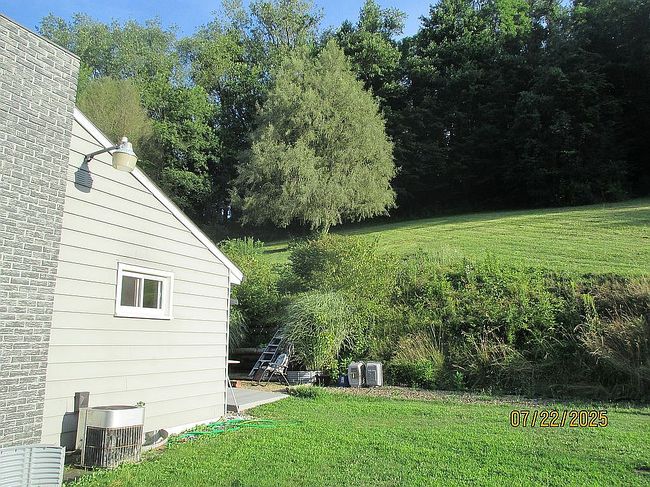 Photo of 118 Foster Rd, Beaver Falls, PA