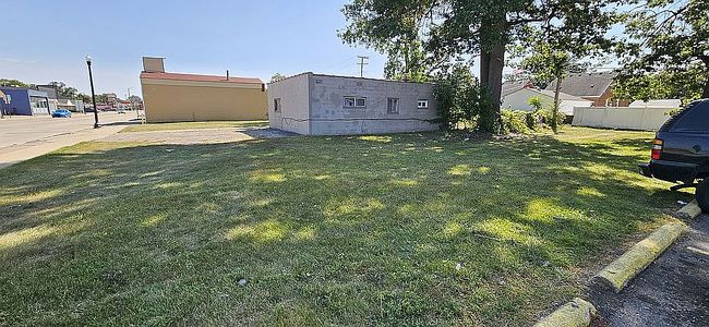Photo of 926 E Nine Mile Rd