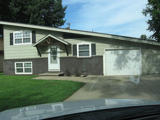 Photo of 416 S Westview Dr, Derby, KS