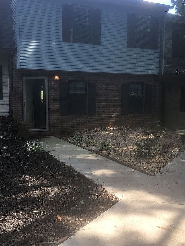 Photo of 34 Cape Point Ct, Lynchburg, VA