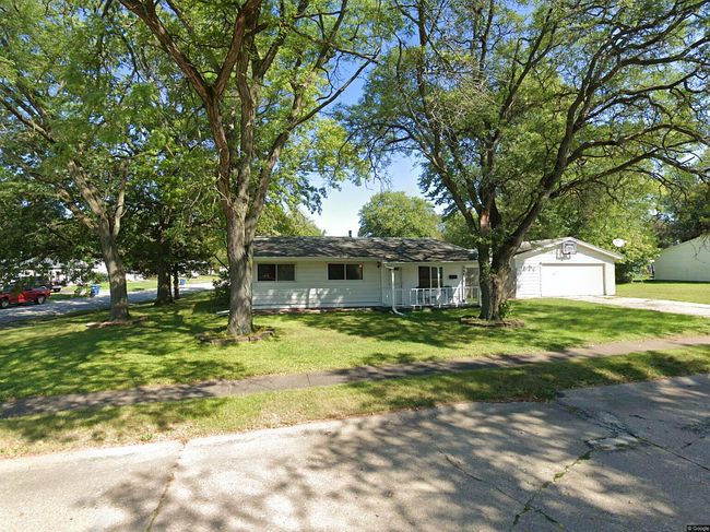 Photo of 907 35th Ave, East Moline, IL