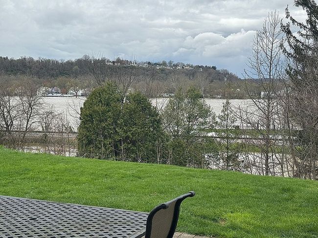 Photo of 410 W 4th St, Williamstown, WV