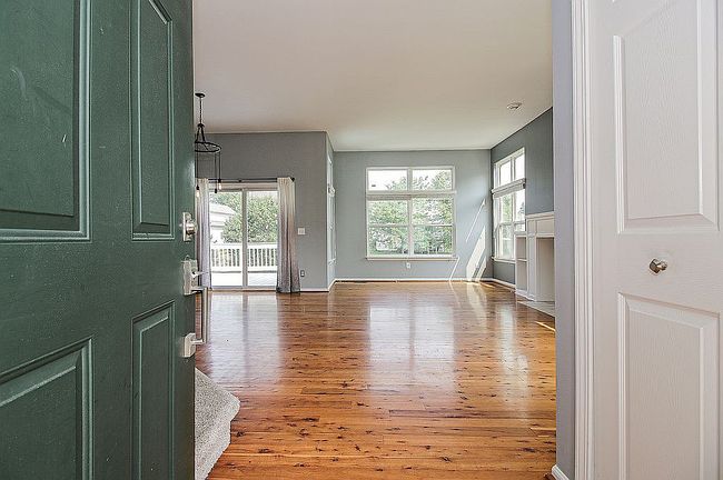 Photo of 1300 Pondview Ln, Oxford, MI