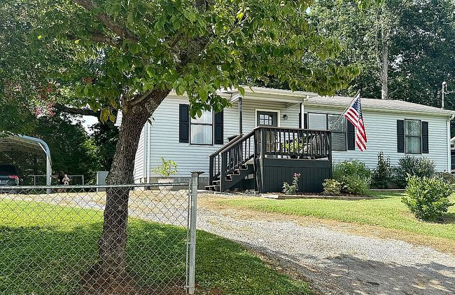 Photo of 101 S Fowler Cir, Clinton, TN