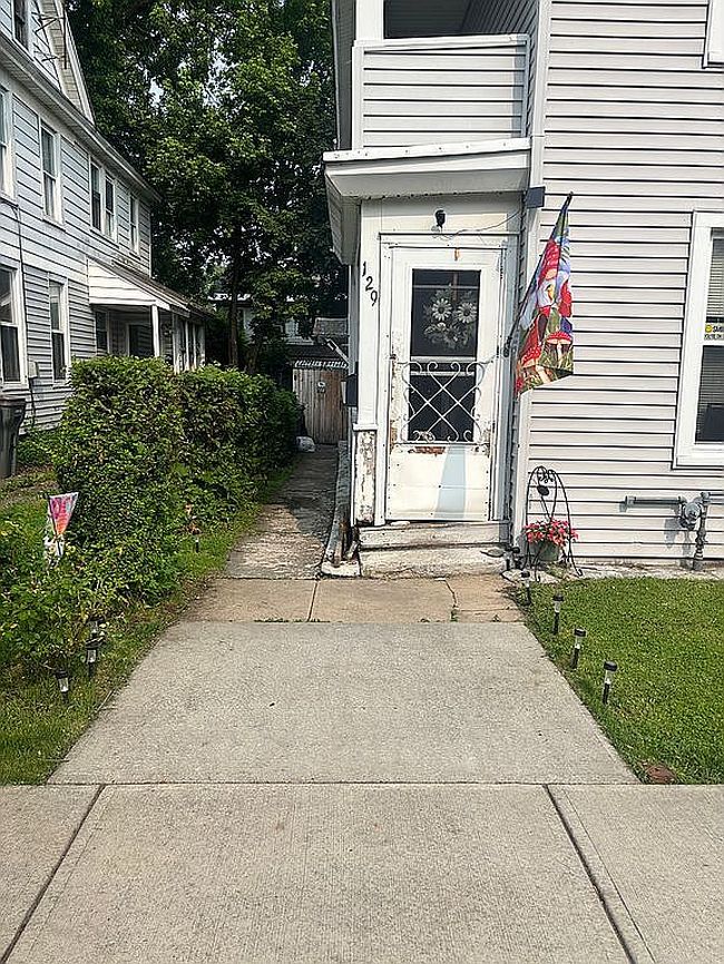 Image of 129 1st St