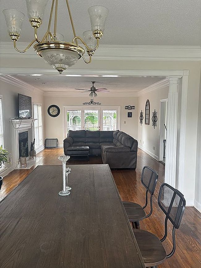 Image of 146 Waterbury Dr