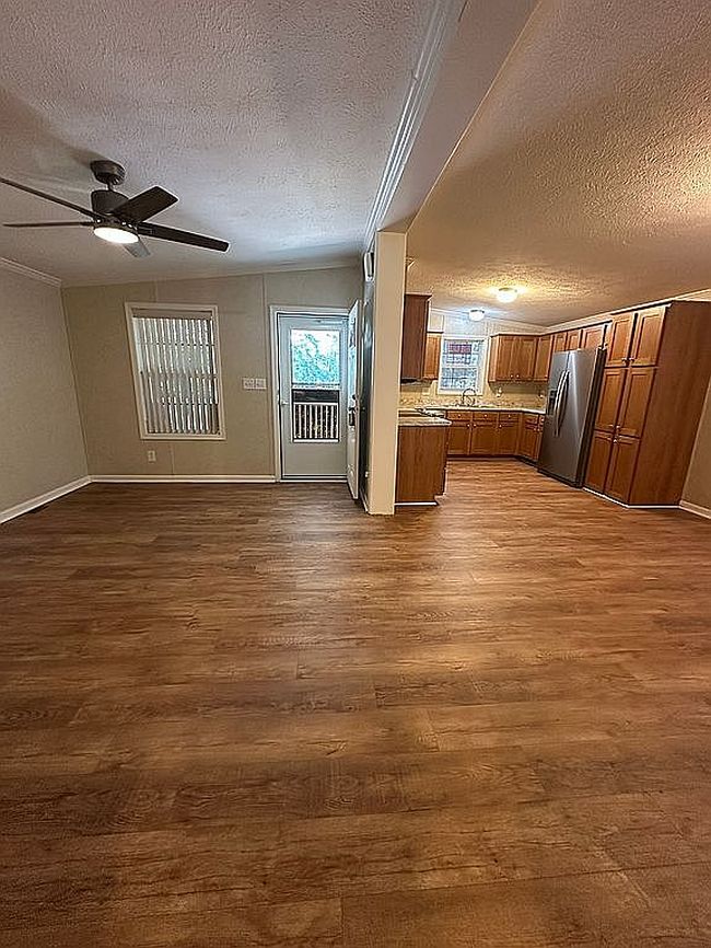 Image of 4631 Lake Front Dr