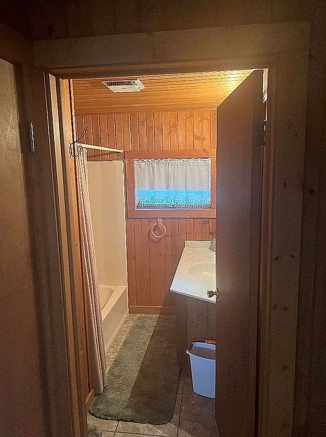 Photo of 588 Cottage Rd, Harpers Ferry, IA