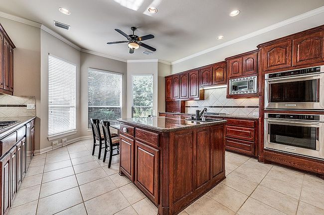 Photo of 6412 Willow Creek Dr, Plano, TX