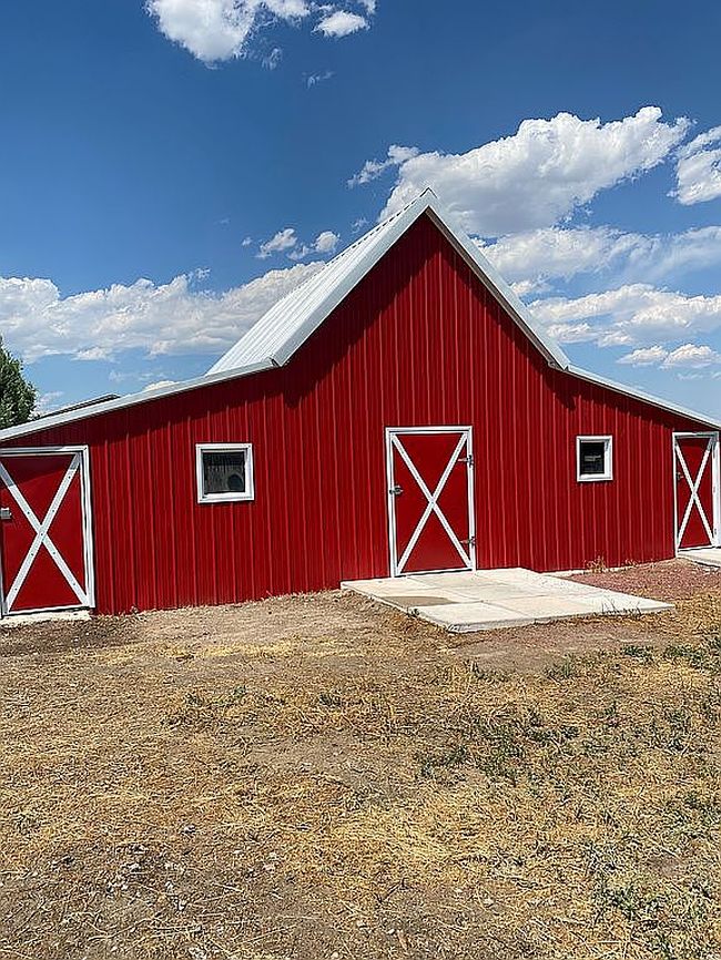 Photo of 1604 16th St, Wheatland, WY