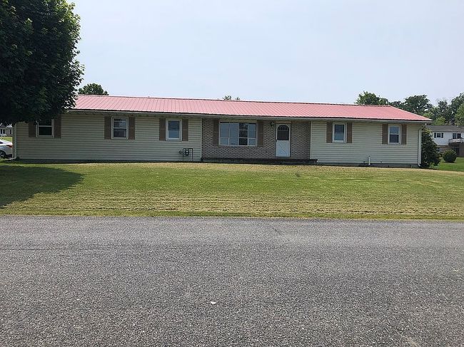 Photo of 110 Rosewood Dr, Middleburg, PA