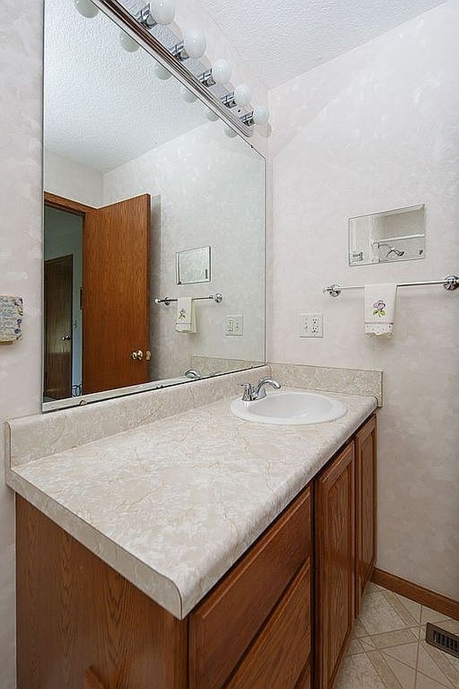 Photo of 3216 55th Street Ct, Moline, IL
