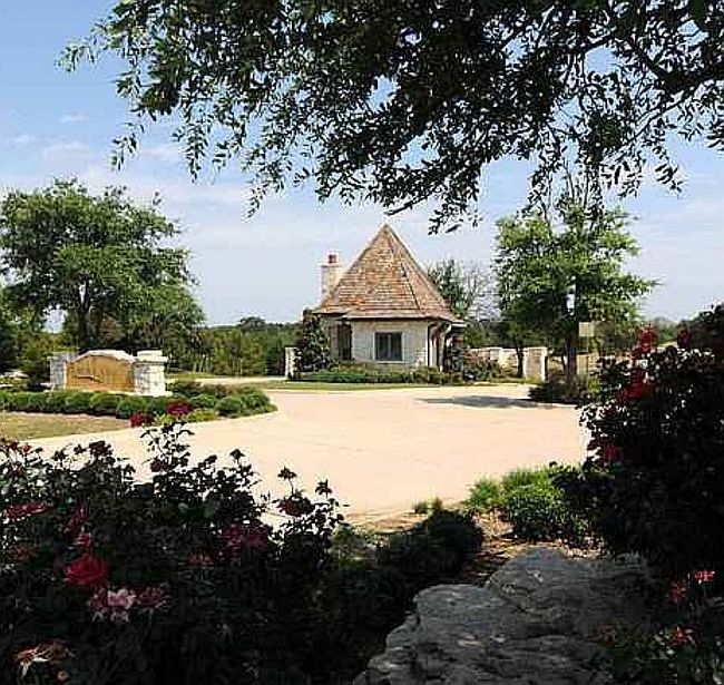 2530 Woodland Dr, Crossroads, TX